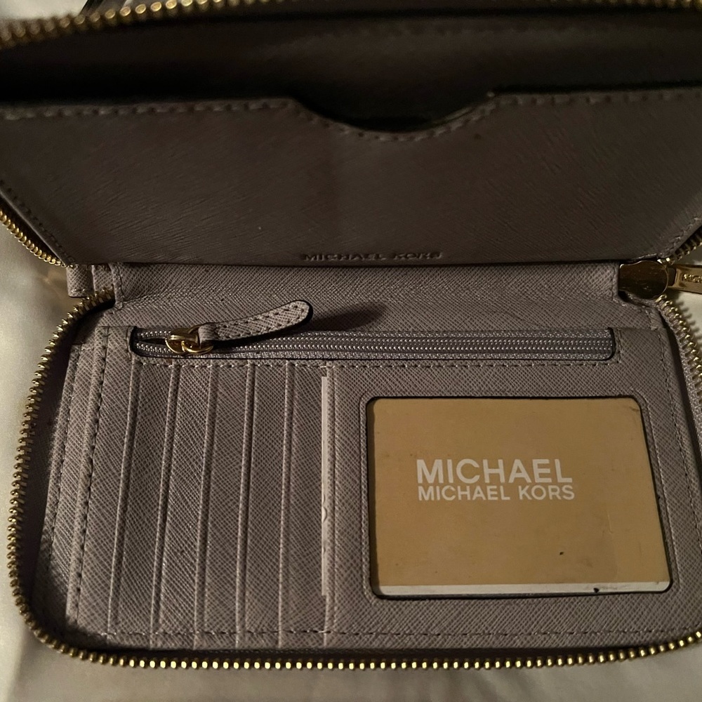 MICHAEL KORS - Wristlet- Gently Loved - Picture 2 of 3